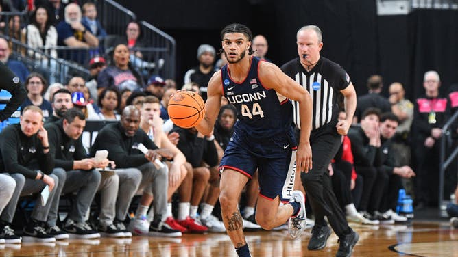 UConn G Andre Jackson Jr. dribbles in the Elite Eight vs. the Gonzaga Bulldogs at T-Mobile Arena in Las Vegas.