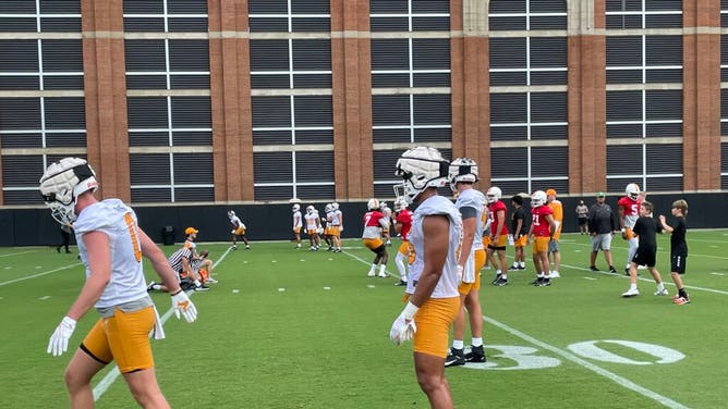Tennessee WR's running through drills
