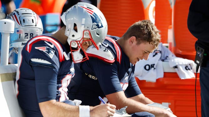 Coach Bill Belichick benched Patriots quarterback Mac Jones.