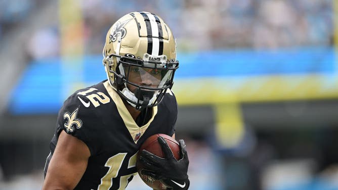 Saints' Chris Olave (12) makes a catch