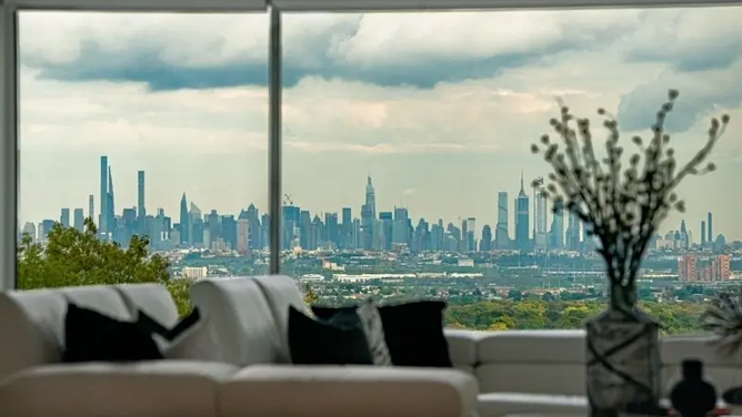 Aaron Rodgers Buys Insane $9.5 Mansion In New Jersey