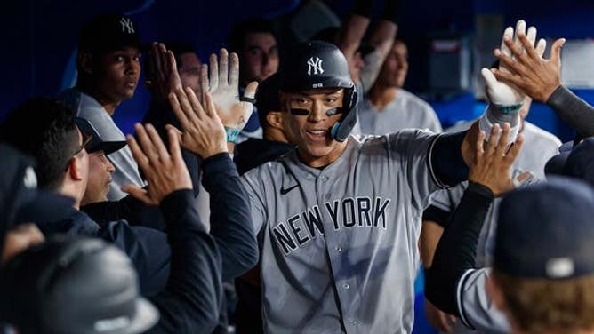 Aaron Judge celebrates home run