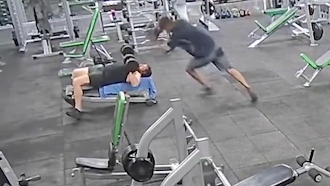 Australia man smash 44-pound weight guy head video