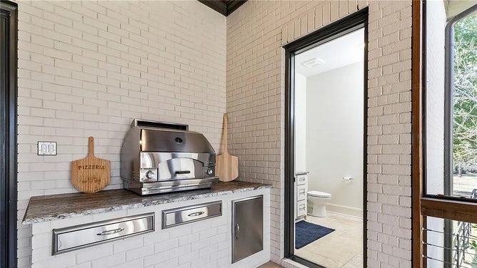 Bryan Harsin house for sale - 11