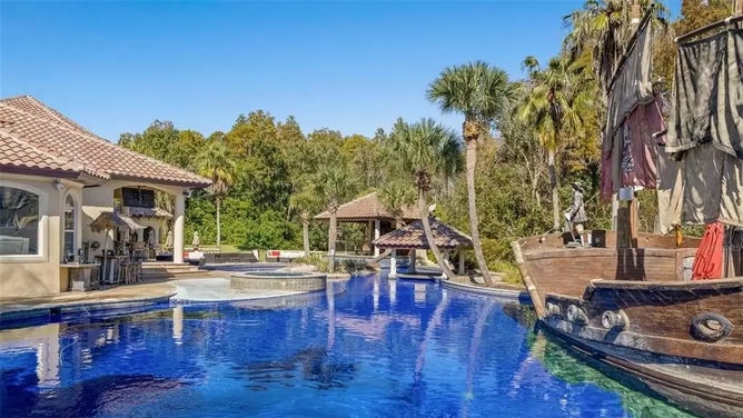 Buccaneers pirate ship house for sale - 7