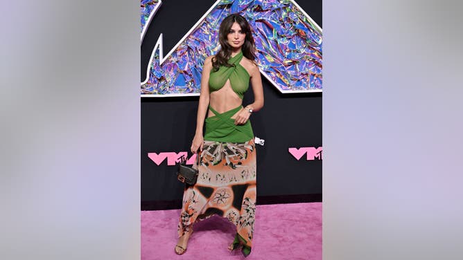 Emily Ratajkowski Wardrobe Malfunction VMAs