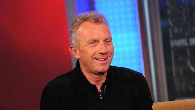 Joe Montana dishes about Deshaun Watson.