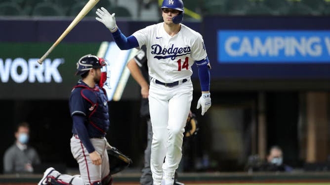 Kiké Hernandez pants NLDS