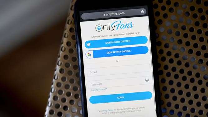 OnlyFans Model Finds Out Her Mom's New Boyfriend Is One Of Her Best Paying Subscribers