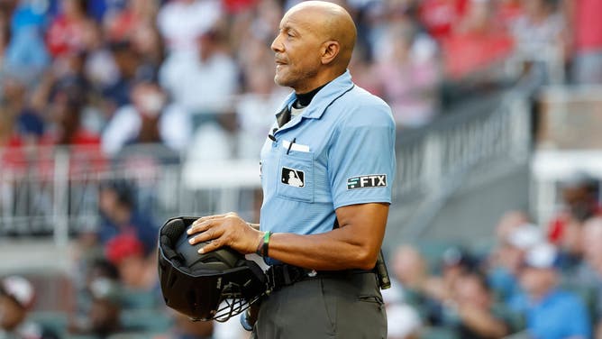 FTX logo on umpire jersey