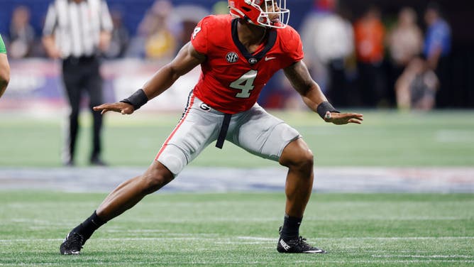 Georgia Bulldogs LB Nolan Smith lines up on defense during the Chick-Fil-A Kickoff Game vs. the Oregon Ducks at Mercedes-Benz Stadium in Atlanta, Georgia.