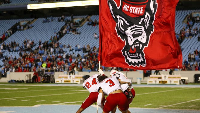 bd14d92e-COLLEGE FOOTBALL: NOV 25 NC State at North Carolina