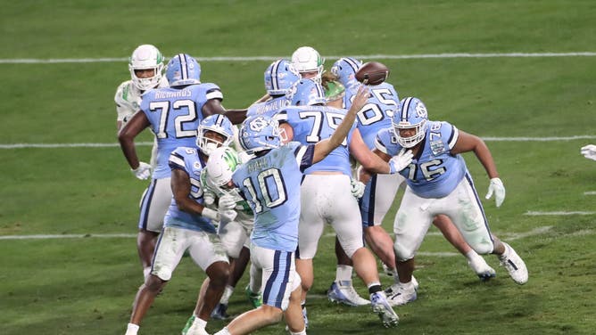 North Carolina Tar Heels QB Drake Maye throws a TD during the San Diego County Credit Union Holiday Bowl vs. the Oregon Ducks at Petco Park in Calfornia.