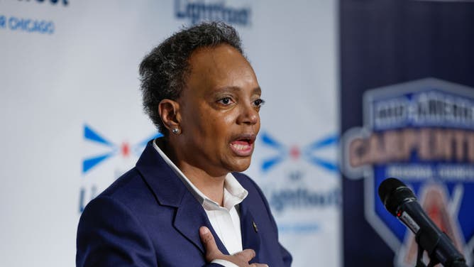 Lori Lightfoot vaccine mandate Chicago