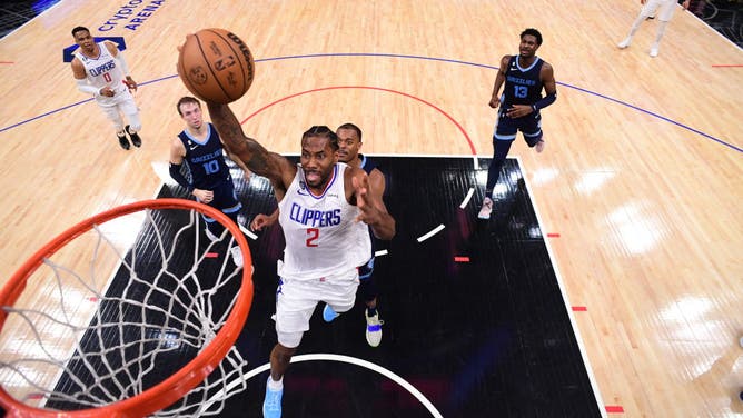 Kawhi Leonard drives to the basket against the Grizzlies at Crypto.Com Arena in Los Angeles.