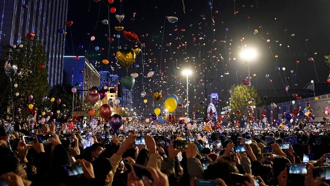 1163cb72-Wuhan Holds New Year Countdown Celebration