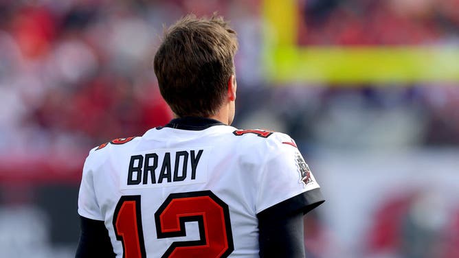 Tom Brady's Assistant Said To Be Looking For Work, Fueling Retirement Talk