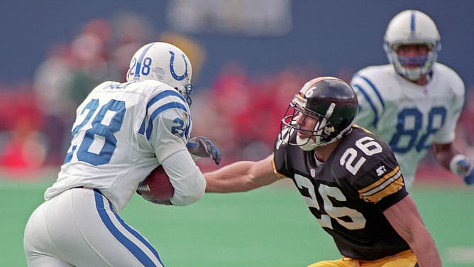 Marshall Faulk Says RBs Are Devalued Because They Devalued Themselves