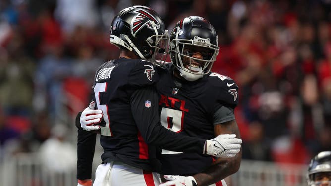 Falcons TE Kyle Pitts celebrates a TD vs. the Carolina Panthers with WR Drake London at Mercedes-Benz Stadium.