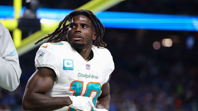 Tyreek Hill wants 10 kids to start his own track team.