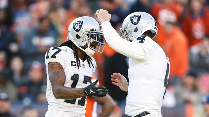 Derek Carr Gifted Custom Jewelry to All-Pro Teammates
