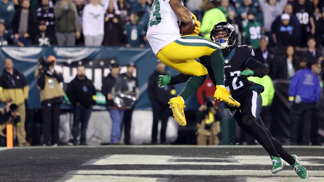 Packers RB Aaron Jones scores a 23-yard receiving TD vs. the Eagles at Lincoln Financial Field in Philadelphia.