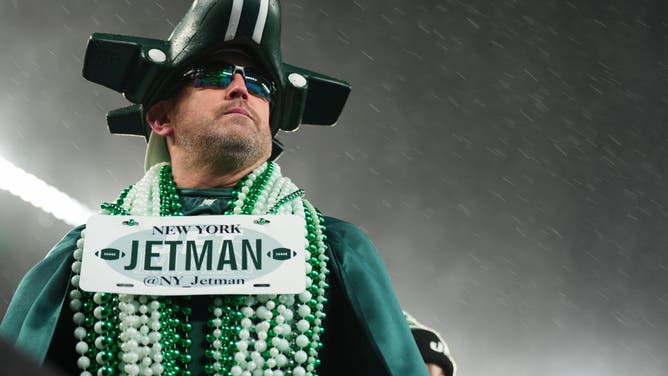 New York Jets fans are mad at Adam Schefter.