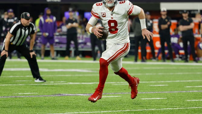 New York Giants QB Daniel Jones scrambles against the Minnesota Vikings in the NFC Wild Card playoff game at U.S. Bank Stadium in Minneapolis.