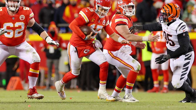 Chiefs QB Patrick Mahomes gutted out an incredible performance in the AFC Championship and propelled his team into the Super Bowl against the Eagles.