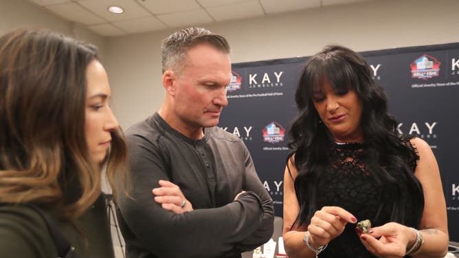 Fan Appreciation, Dirt Roads Highlight Emotional Zach Thomas Speech At Pro Football Hall Of Fame