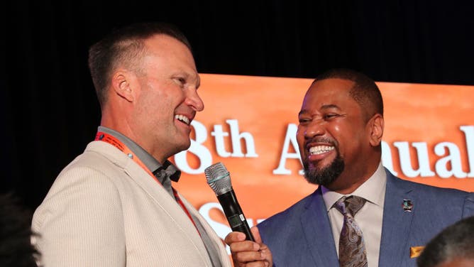 Fan Appreciation, Dirt Roads Highlight Emotional Zach Thomas Speech At Pro Football Hall Of Fame