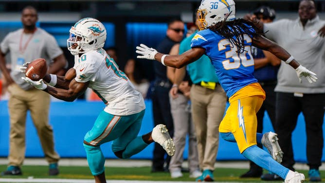 Tyreek Hill Encourages Dolphins Fans To Boo Patriots, Call Mac Jones 'Sorry'