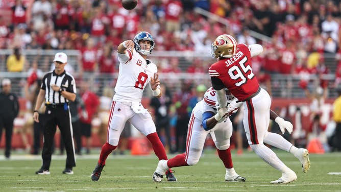 New York Giants QB Daniel Jones throws a pass against the San Francisco 49ers at Levi's Stadium in Santa Clara, California.