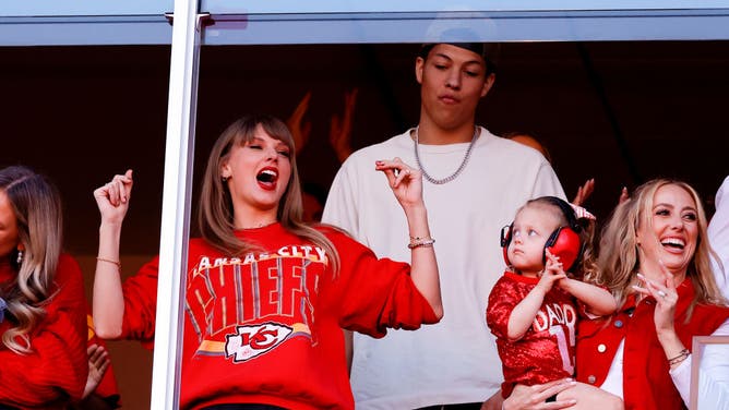 Los Angeles Chargers v Kansas City Chiefs