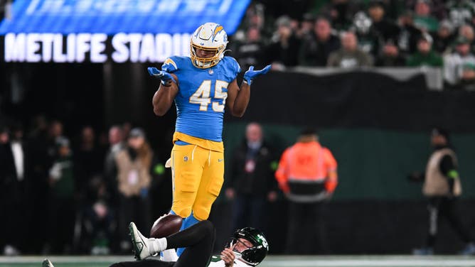 Jets quarterback Zach Wilson struggled against the Chargers but coach Robert Saleh isn't benching him.