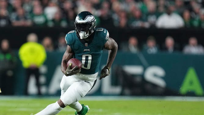 Eagles RB D'Andre Swift runs the ball against Dallas at Lincoln Financial Field in Philadelphia.