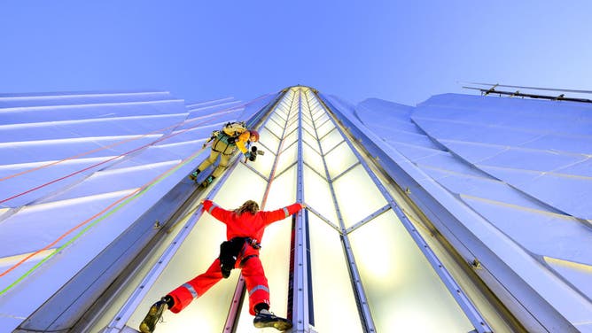 Attention-Starved Jared Leto Climbs Empire State Building