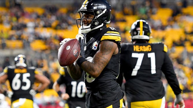 Diontae Johnson of the Pittsburgh Steelers celebrates after a touchdown late in the fourth quarter in the game the Arizona Cardinals.