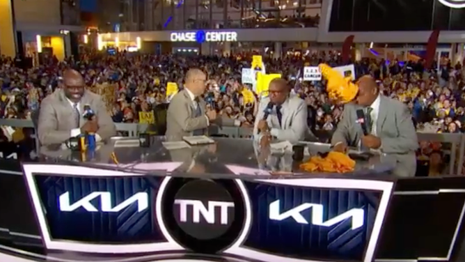 Golden State Warriors fans throw shirt at Charles Barkley