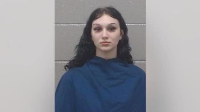 Hooters Waitress Accused Of Murder Offers To Pay Bond With OnlyFans Cash