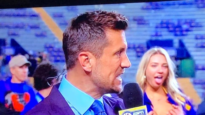 LSU fan photobombing Jordan Rodgers