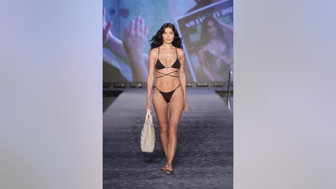 Nicole Williams English SI Swimsuit 2023 Rookie of the Year