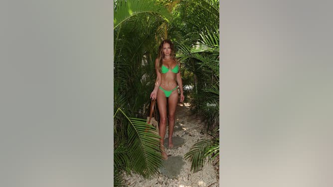 Paulina Gretzky Bikini