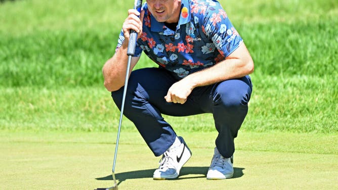 Justin Rose studies his putting line at the 1st hole during the 3rd round of the 2022 RBC Canadian Open.