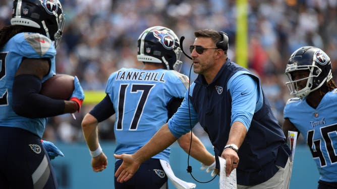 Titans head coach Mike Vrabel congratulates RB Derrick Henry after a TD vs. the Las Vegas Raiders at Nissan Stadium.