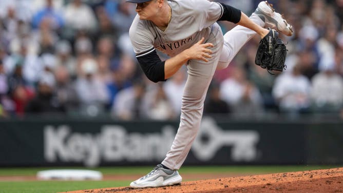 Yankees RHP Clarke Schmidt delivers a pitch vs. the Mariners at T-Mobile Park in Seattle.