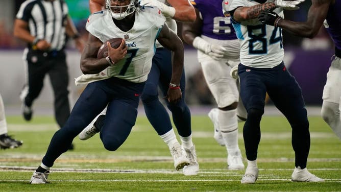 Tennessee Titans QB Malik Willis scrambles against the Vikings at U.S. Bank Stadium in Minneapolis, Minnesota.