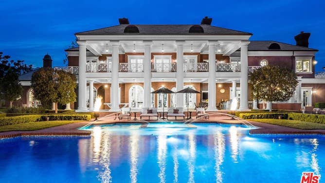 Wayne Gretzky house - 1
