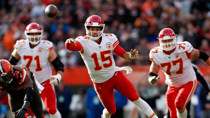 Patrick Mahomes sidearm throw