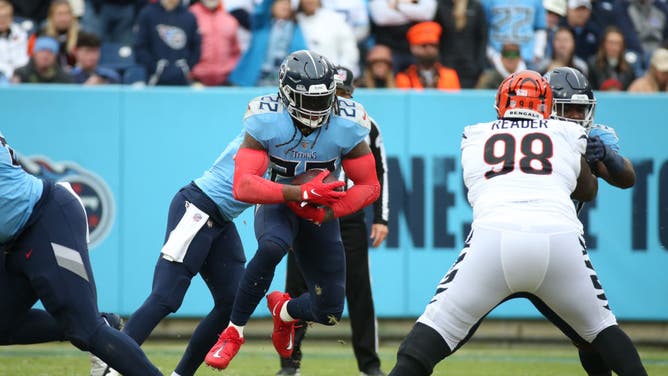 Titans running back Derrick Henry runs.